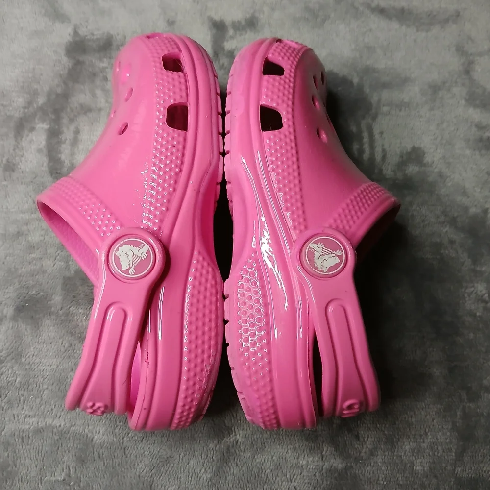 CROCS vibrant pink